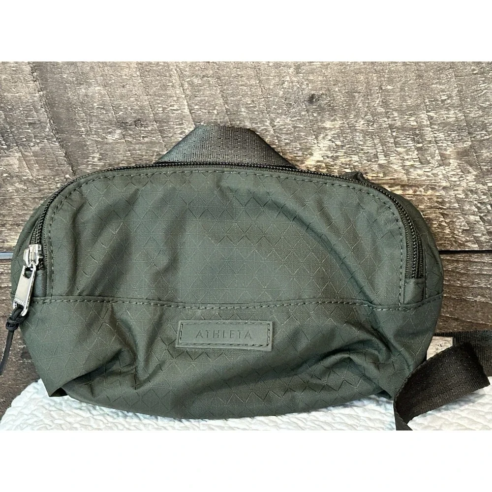 Athleta Crossbody All about Belt Bag The Power Of She Waist Pack Green Nylon Zip